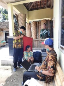 Dinas Dukcapil Sleman Melaksanakan Jemput Bola Perekaman E-KTP di Margomulyo