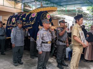 Keluarga Besar Kalurahan Margomulyo Berikan Penghormatan Terakhir untuk Mantan Lurah Sudarjono